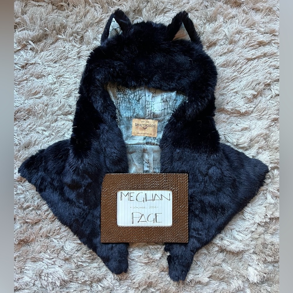 Spirithoods Ice Wolf Shawl- Rare - Picture 1 of 1